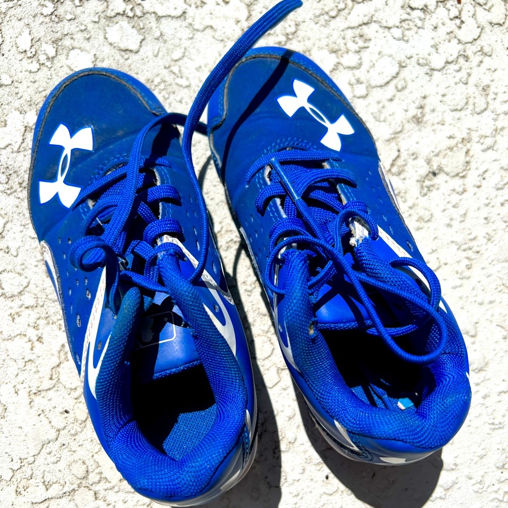 Under Armour Baseball Cleats. Size kids 12. Used but in excellent condition.